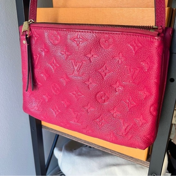 Louis crossbody authentic - Picture 2 of 15